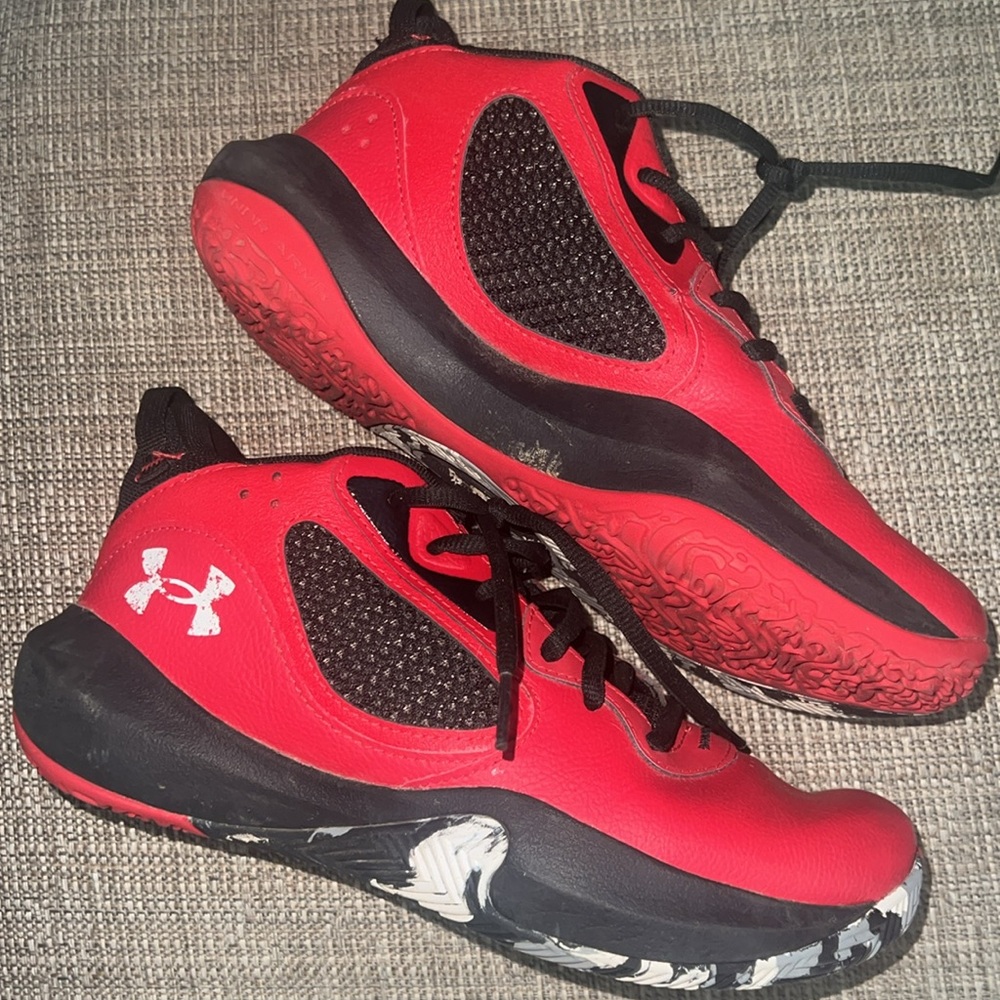 Youth UA tennis shoes/sneakers
